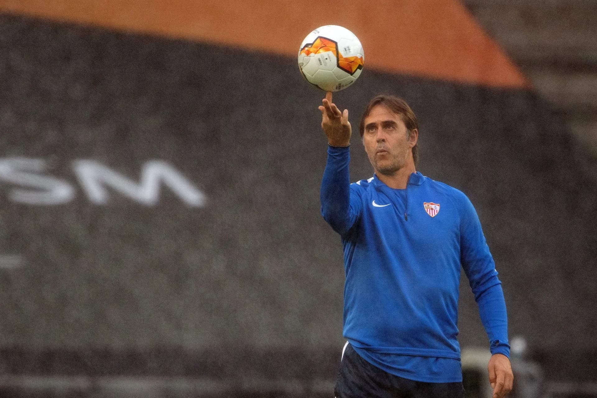 Cologne, Germany. 20th Aug, 2020. Football: Europa League, training before the final Inter Milan - Sevilla FC at the Rhein Energie Stadium: Coach Julen Lopetegui of Sevilla in action during the final training.
