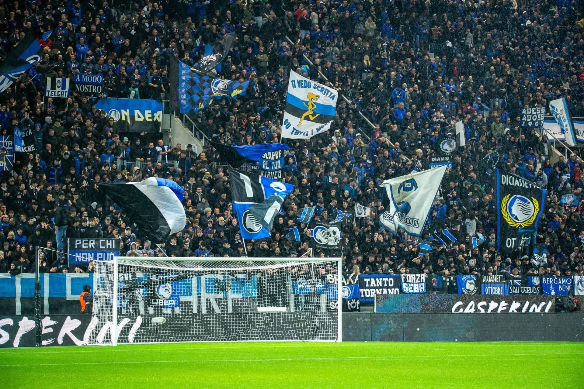 Bergamo, Italy - november 4 2023 - Atalanta BC vs FC Internazionale serie A - flags atalanta supporters Credit: Kines Milano/Alamy Live News - Image ID: 2T5FHJ4