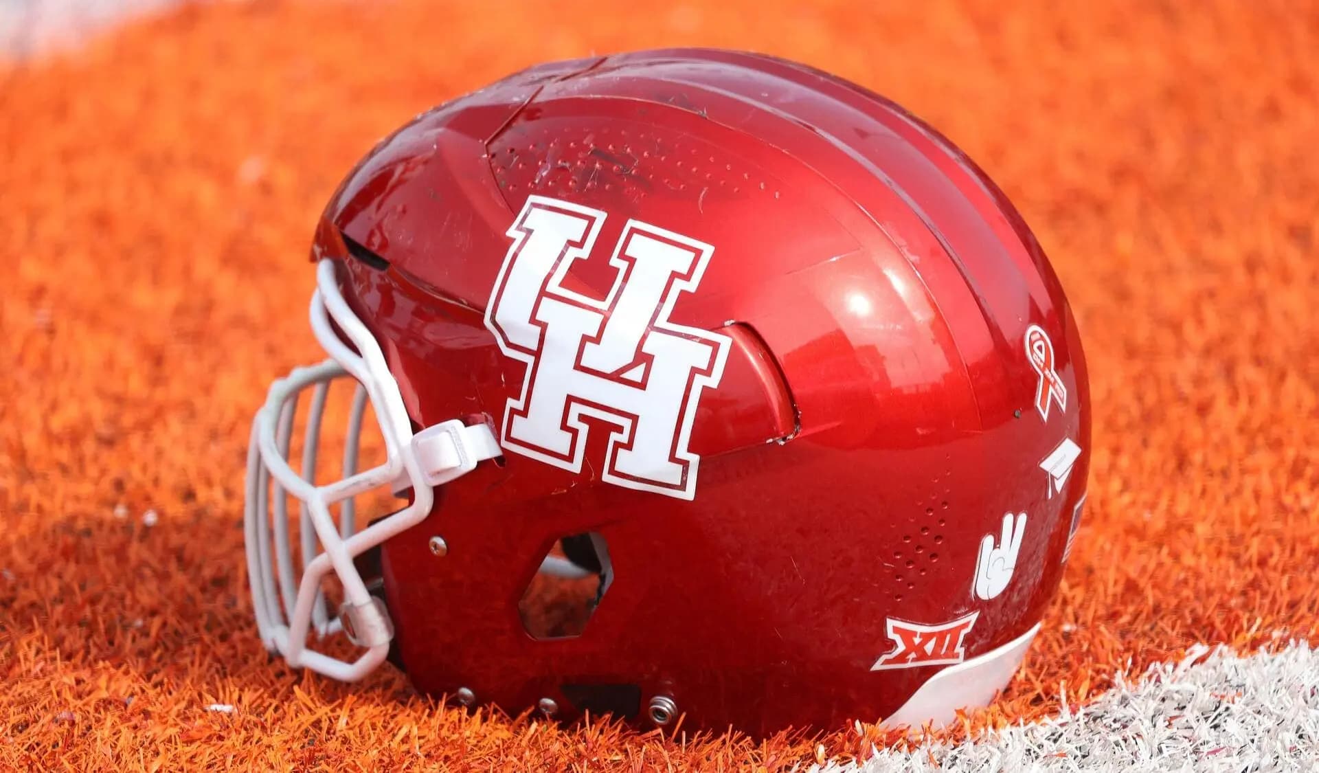 A Houston Cougars helmet on the ground