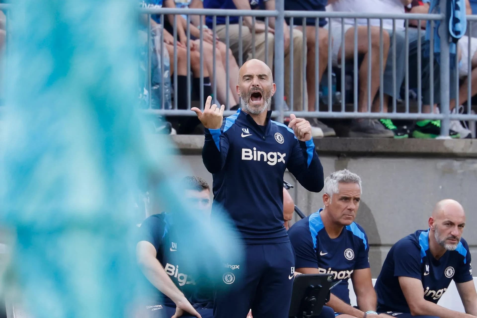 Chelsea head coach Enzo Maresca directs his players during the preseason friendly against Manchester City on August 3, 2024