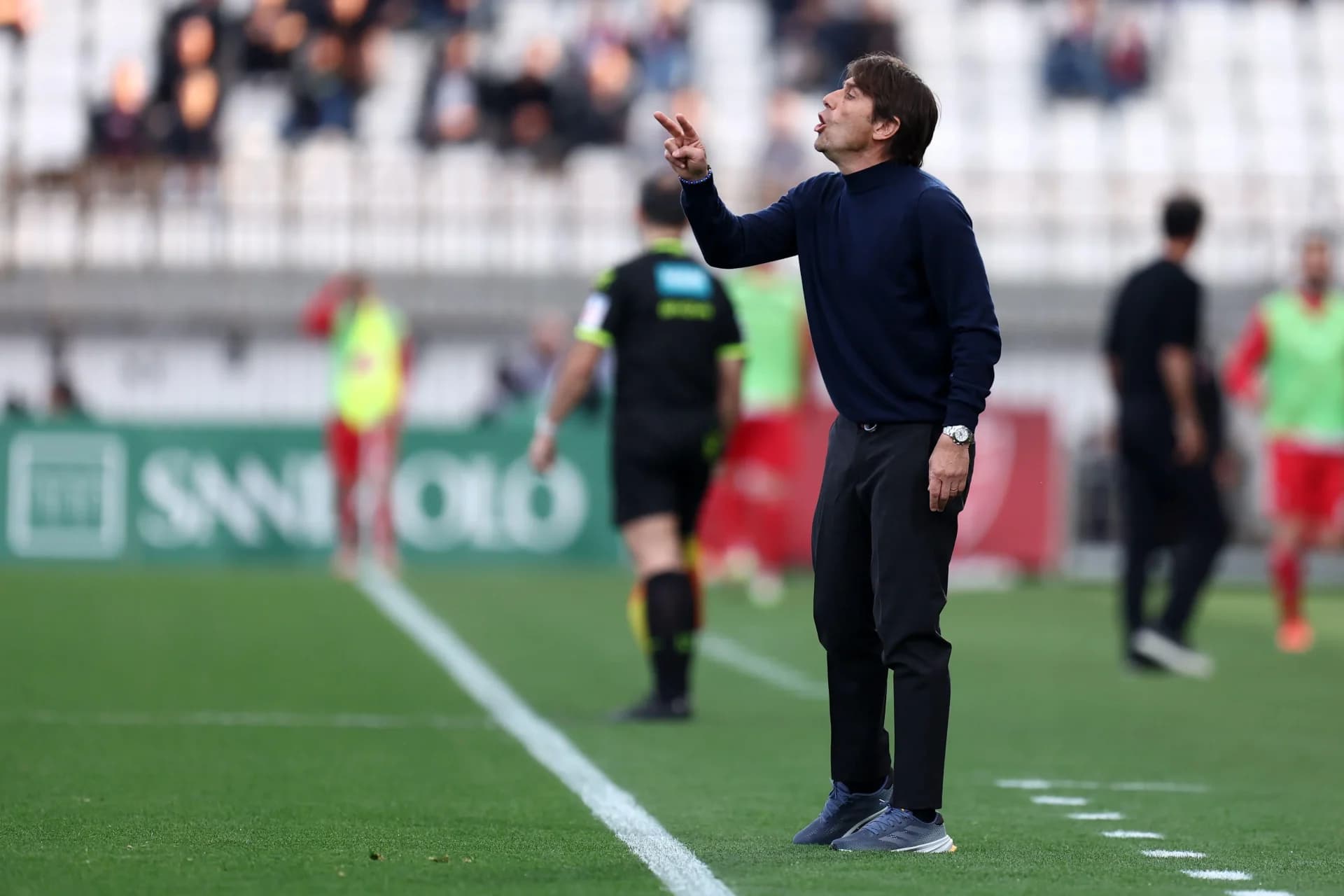 Antonio Conte, head coach of Ssc Napoli gestures during the Serie A match beetween Ac Monza and Ssc Napoli at U-Power Stadium on April 19 2025 in Monza, Italy