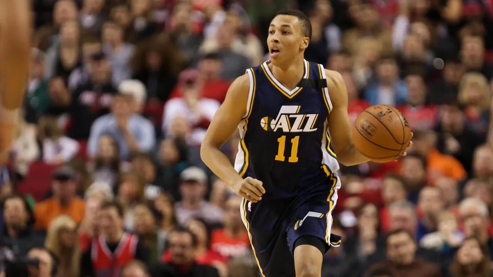 DANTE EXUM (11) vodi loptu