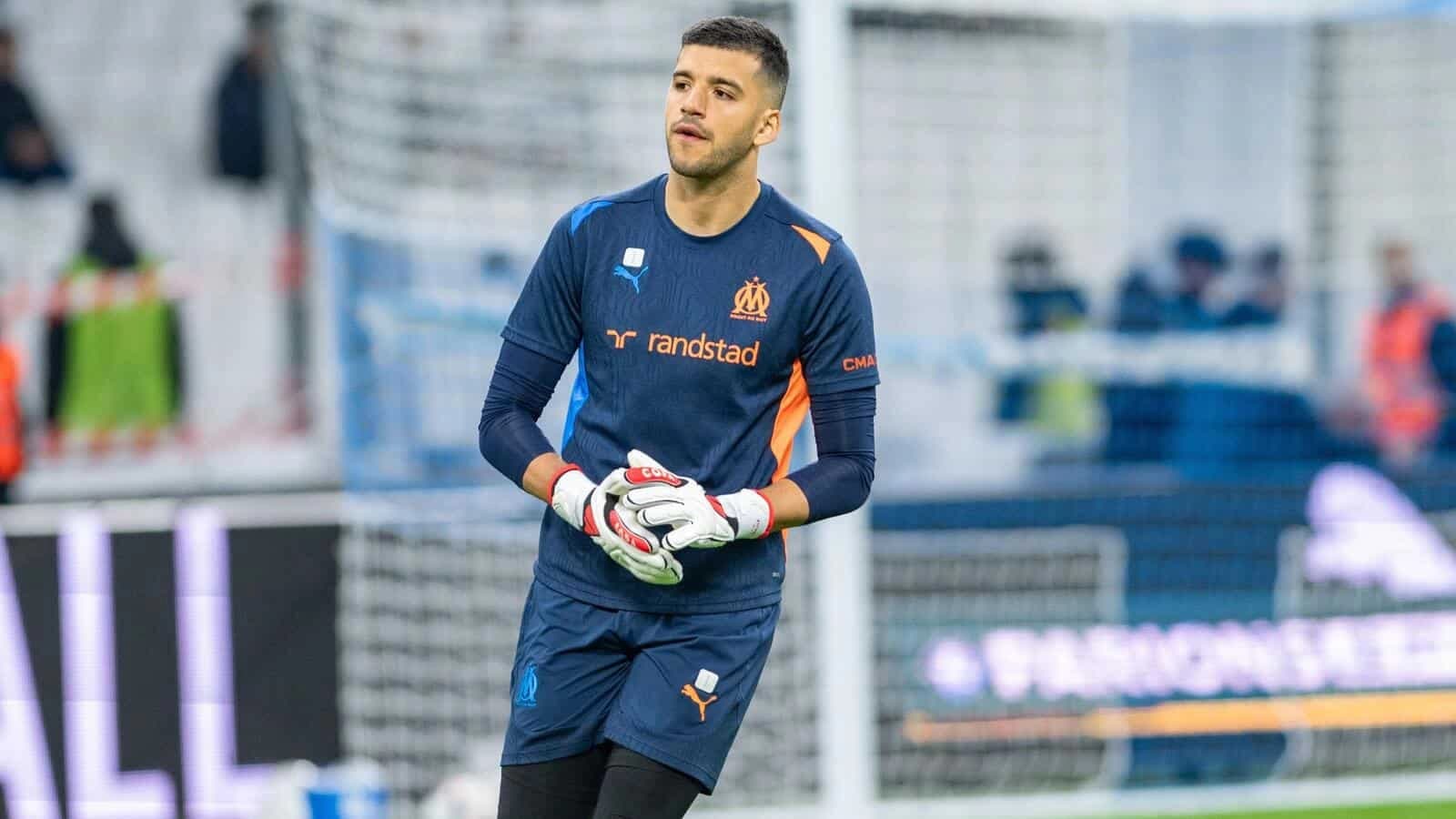 Geronimo Rulli of Marseille warming up