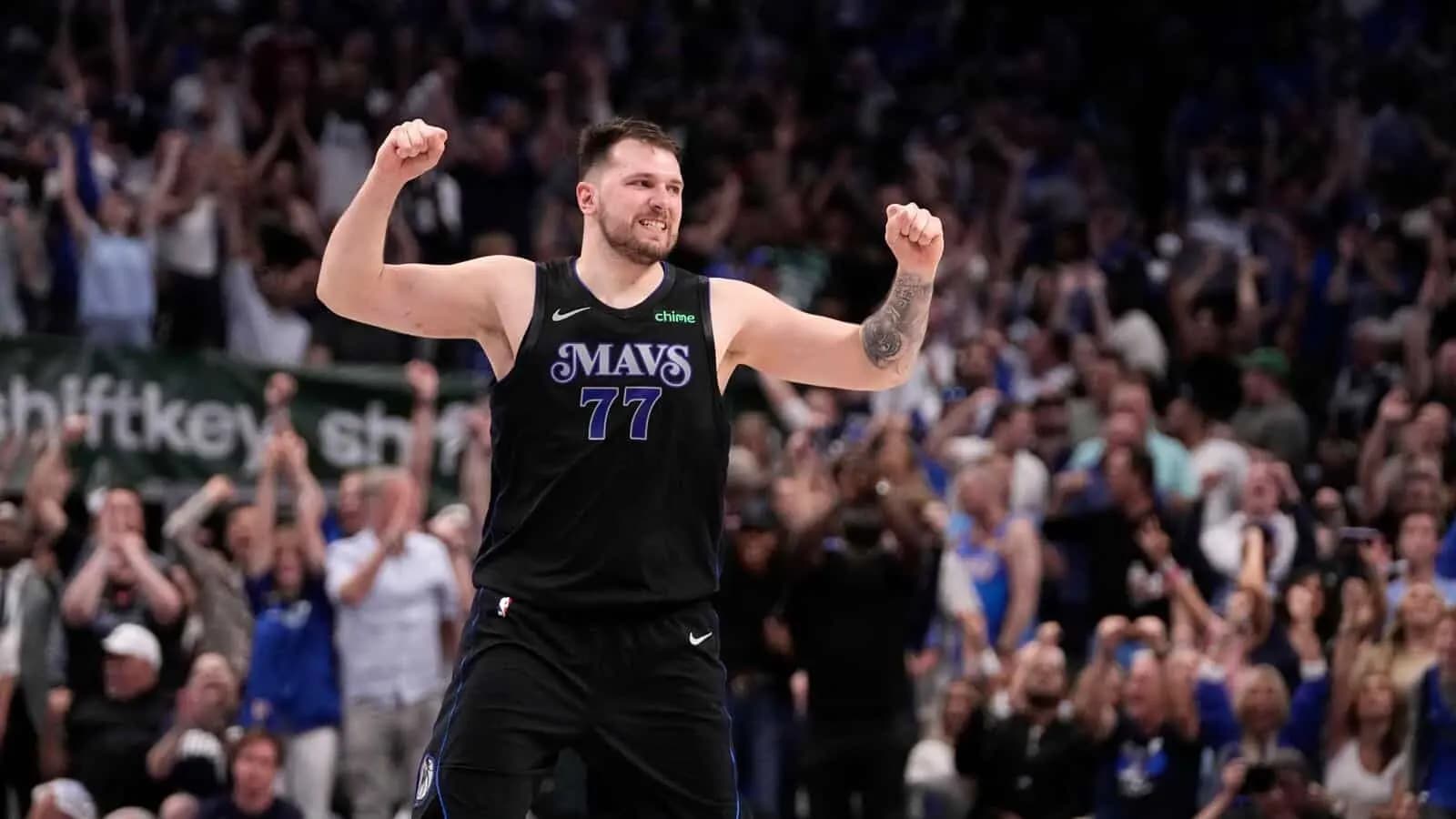 Luka Dončić iz Dalas Maveriksa slavi