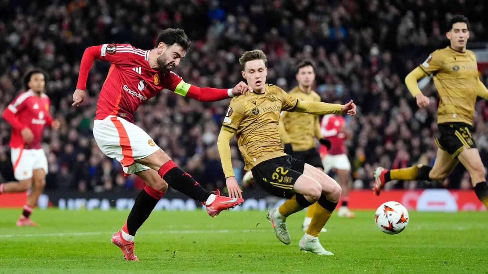 Manchester United's Bruno Fernandes scores