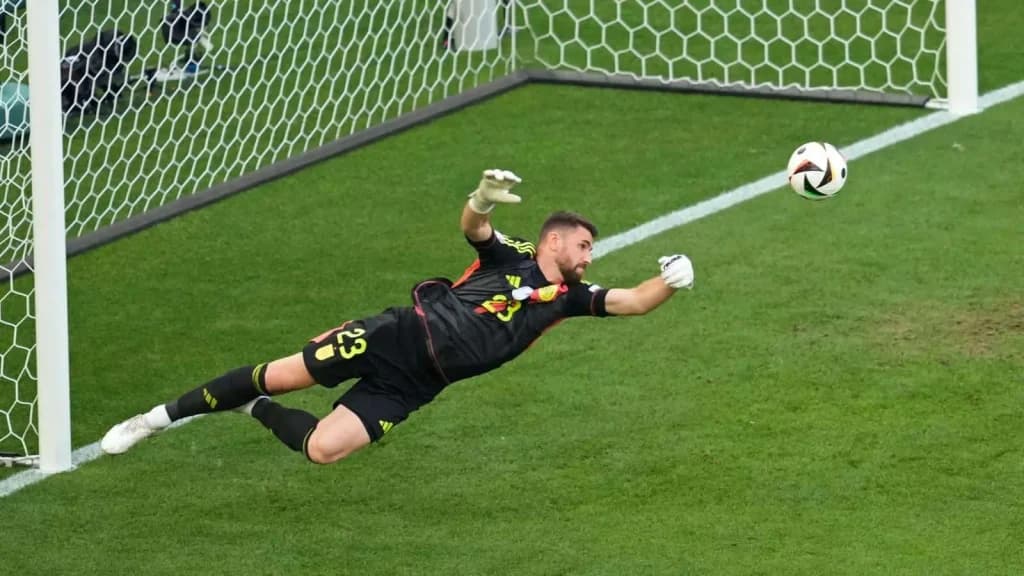Manchester United Eye Athletic Bilbao Goalkeeper Unai Simón
