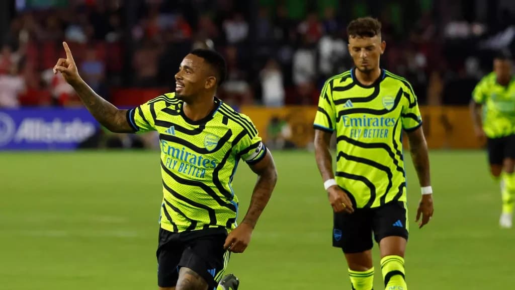 Mikael Silvestre Predicts Arsenal To Win The League And Man Utd To Finish Ahead Of Man City