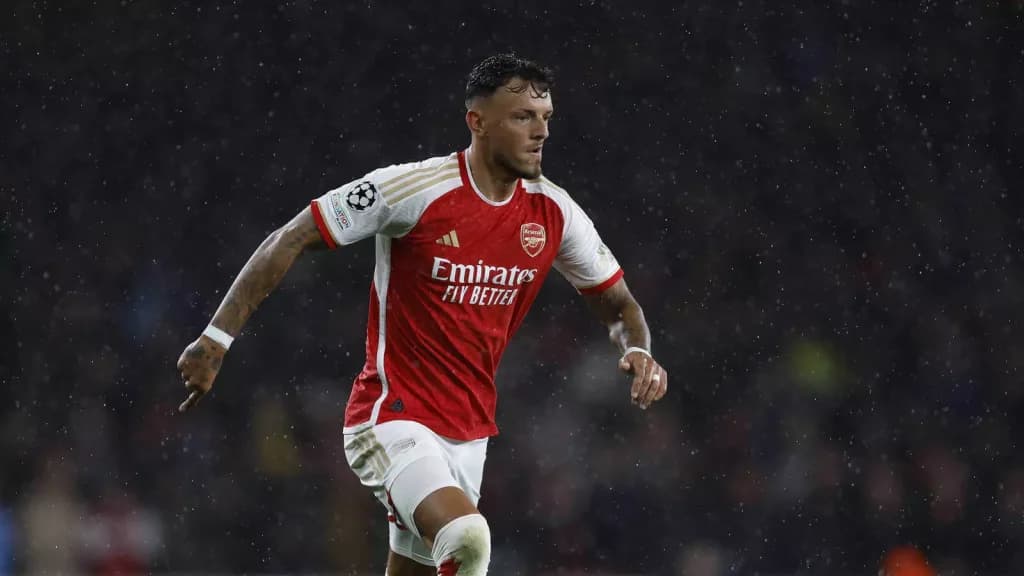 Adding squad depth key for Arteta hopes of closing down City says Silvestre