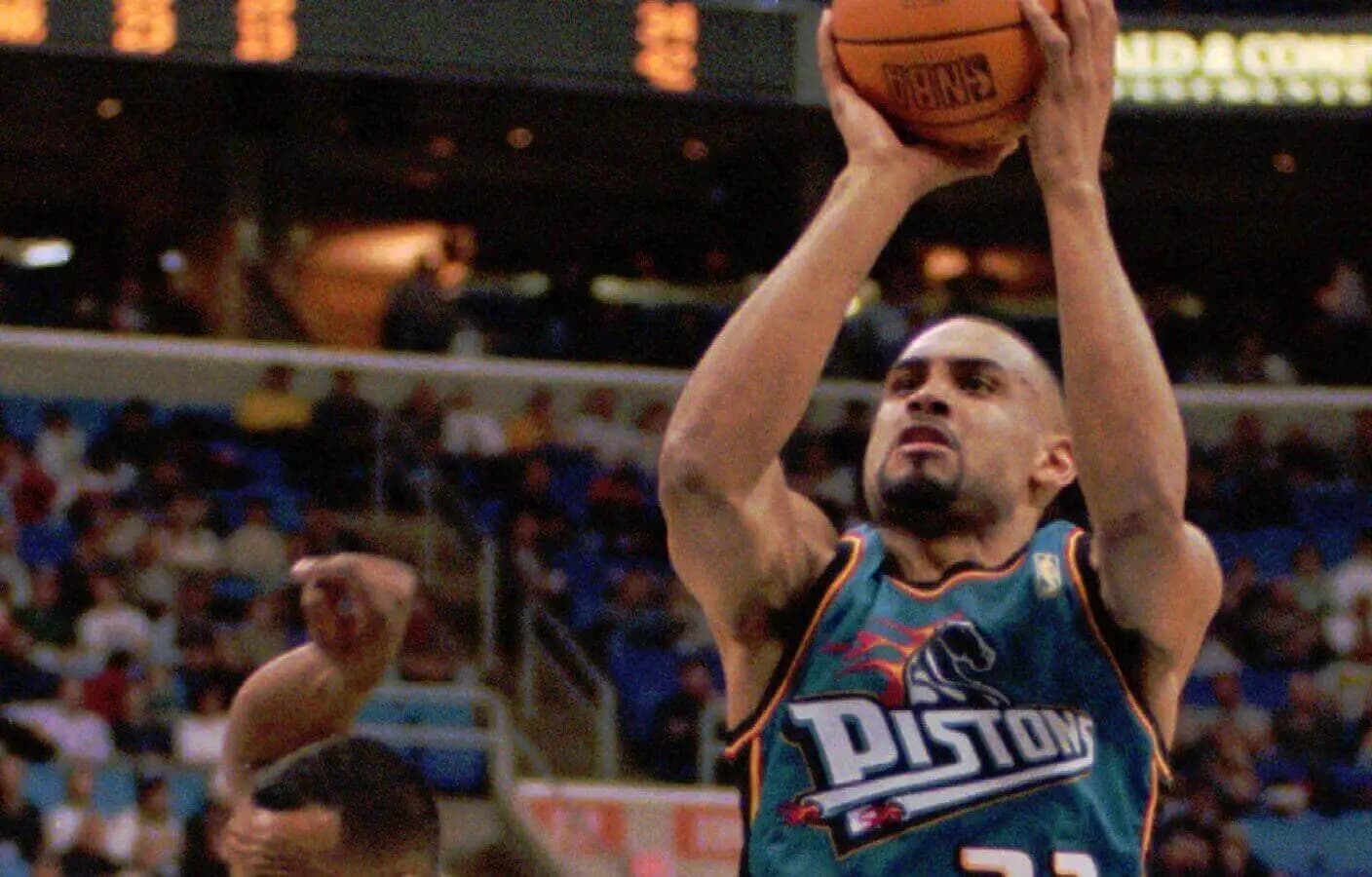 Detroit Pistons forward Grant Hill (33) pulls up for a jump shot