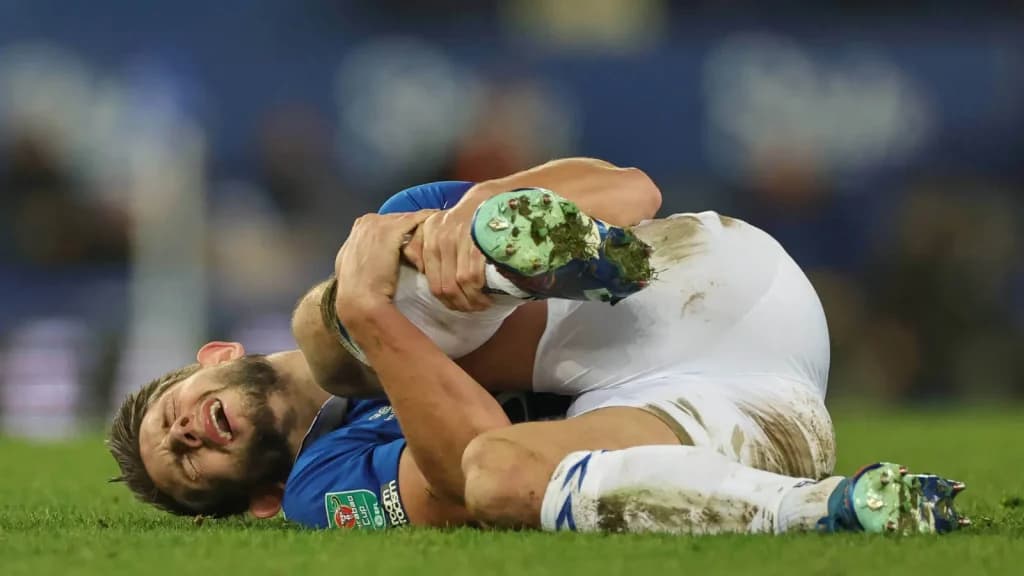 The Cards Column Tips: MD20 Player Cards, Team Bookings and Referee Data