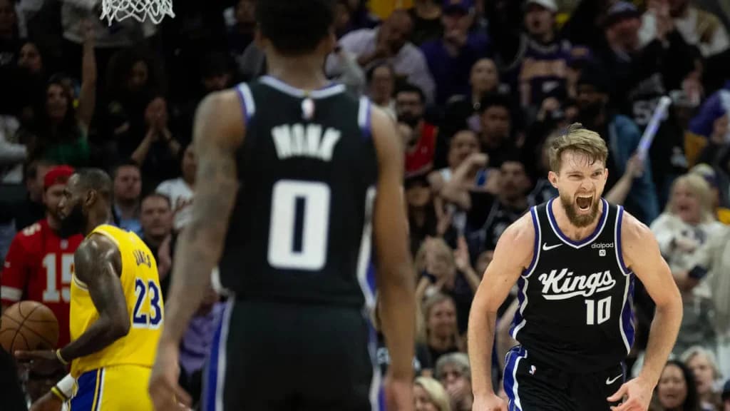 Sacramento Kings vs Dallas Mavericks Analiza i Tip: Grčevita Borba za Ulazak u Plejof
