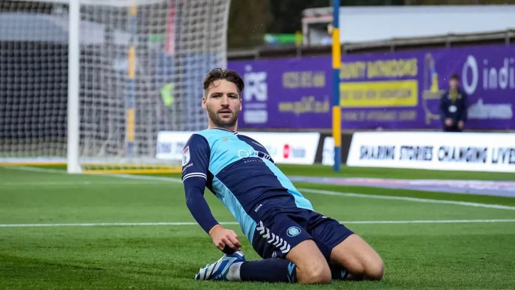 The Cards Column EFL Tips: Player Cards, Team Bookings and Referee Data