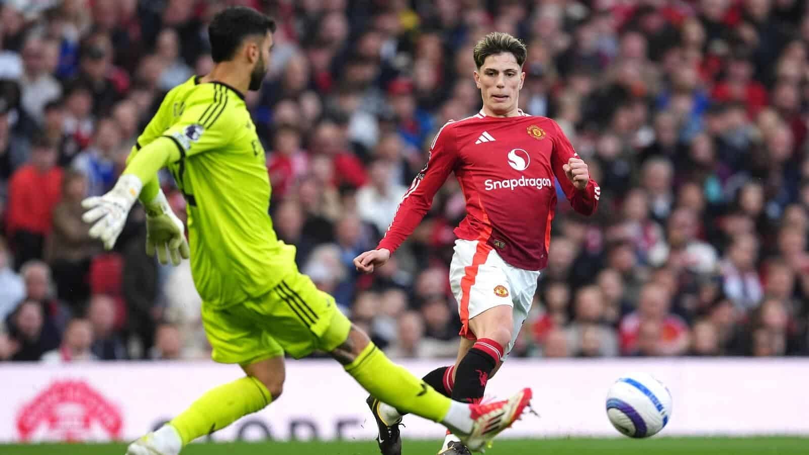 Manchester United's Alejandro Garnacho (right) attempts to close down Arsenal goalkeeper David Raya during the Premier League match