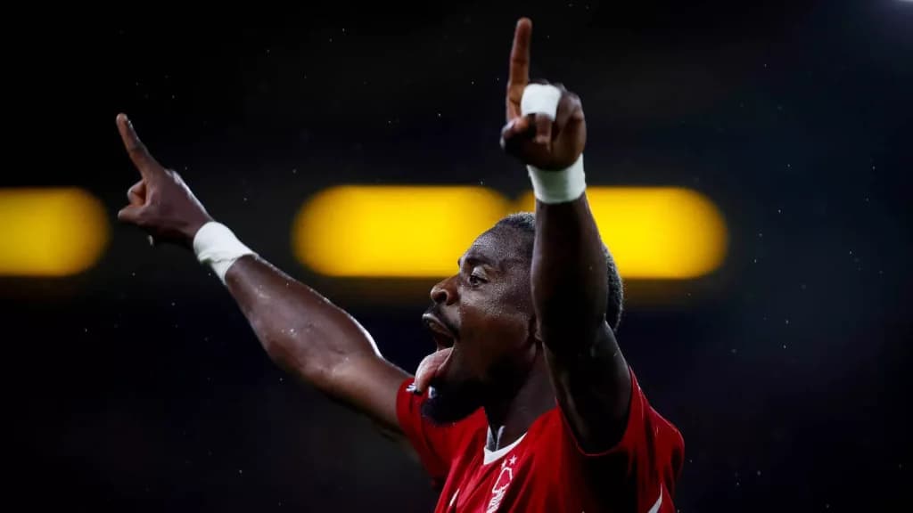 The Cards Column Tips: MD8 Player Cards, Team Bookings and Referee Data