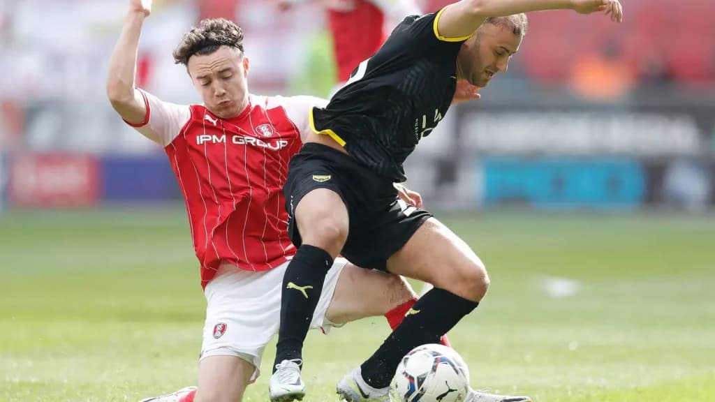 The Cards Column Tips: MD17 Player Cards, Team Bookings and Referee Data